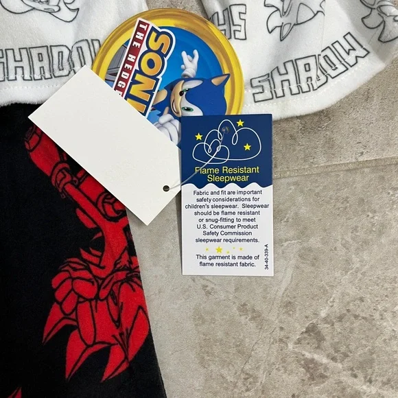 Sonic Boys Pajamas and winter hat/glove set - Picture 5 of 7